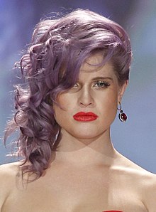 How tall is Kelly Osbourne?